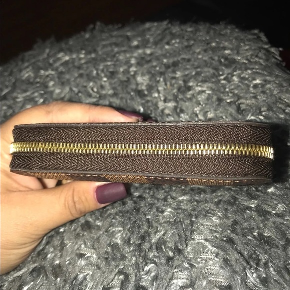 Louis Vuitton mini coin purse. - Picture 3 of 5